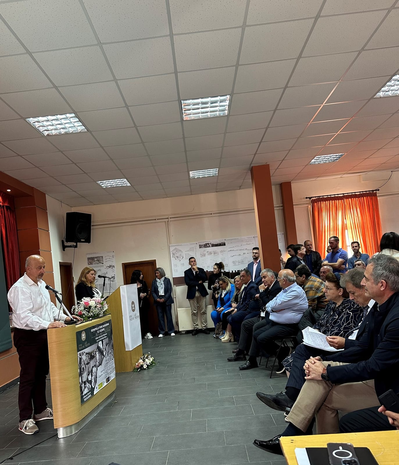 ΕΚΔΗΛΩΣΗ ΓΙΑ ΤΗ ΣΗΜΑΣΙΑ ΤΩΝ ΣΧΟΛΩΝ ΤΗΣ ΠΕΤΡΑΣ ΣΤΗ ΔΙΑΣΩΣΗ ΤΗΣ ΠΑΡΑΔΟΣΙΑΚΗΣ ΑΡΧΙΤΕΚΤΟΝΙΚΗΣ — φωτογραφία 3
